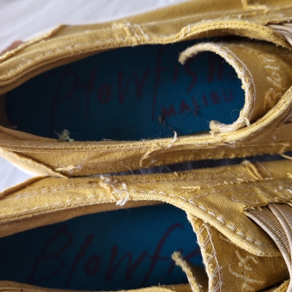 Blowfish Mustard Canvas Sneakers Slip Ons, Size - Picture 7 of 7